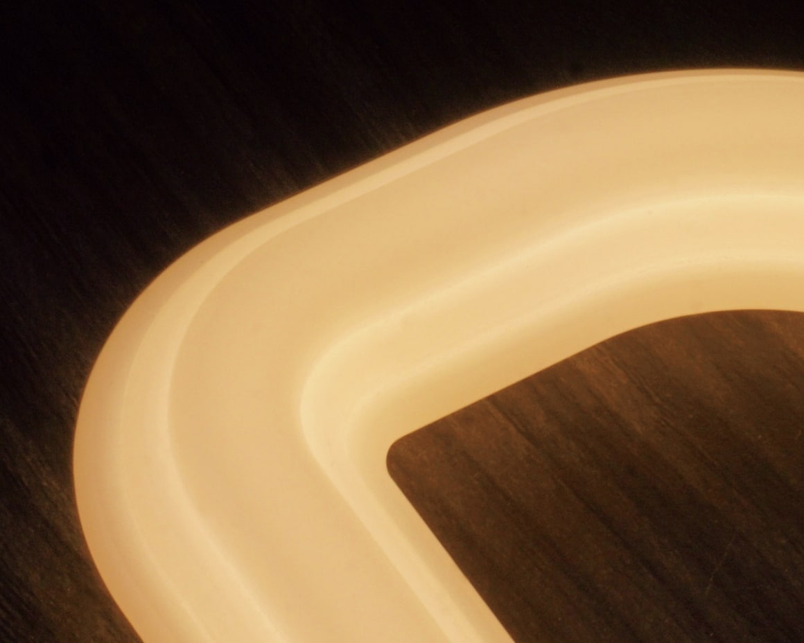 タイプ：ルミレター チュロス 本体：特殊発光樹脂20t 段彫りR面取り 光源：チップ型LED